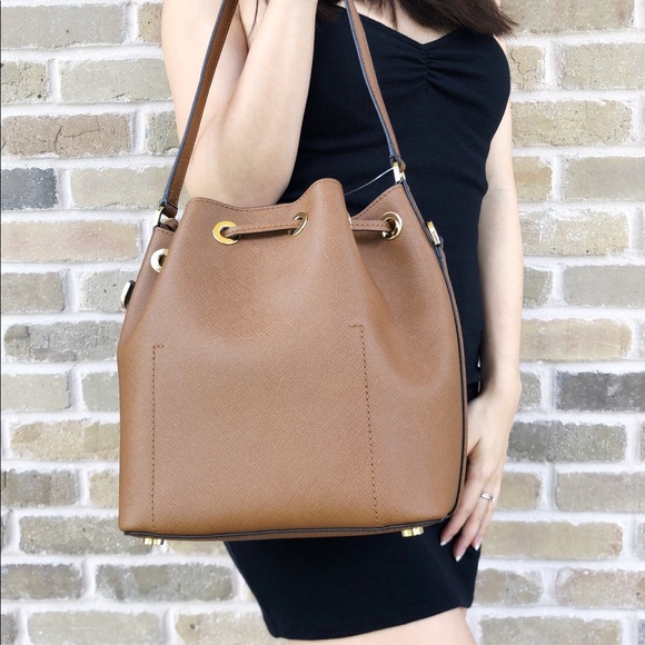 Gaby’sBags👜💕-NWT Michael Kors Bucket Bag🌸 - Picture 4 of 8